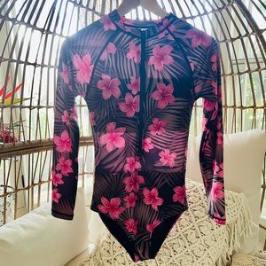 Long sleeve UV swimsuit/ surf suit